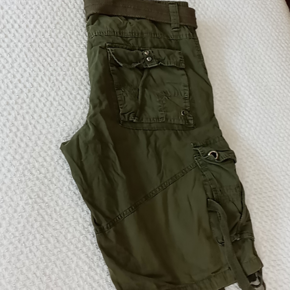 Shorts - Picture 3 of 4
